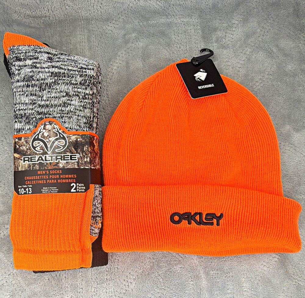 Oakley Reversible Beanie & Realtree Mens Socks 2-Pair Blaze Orange Lot